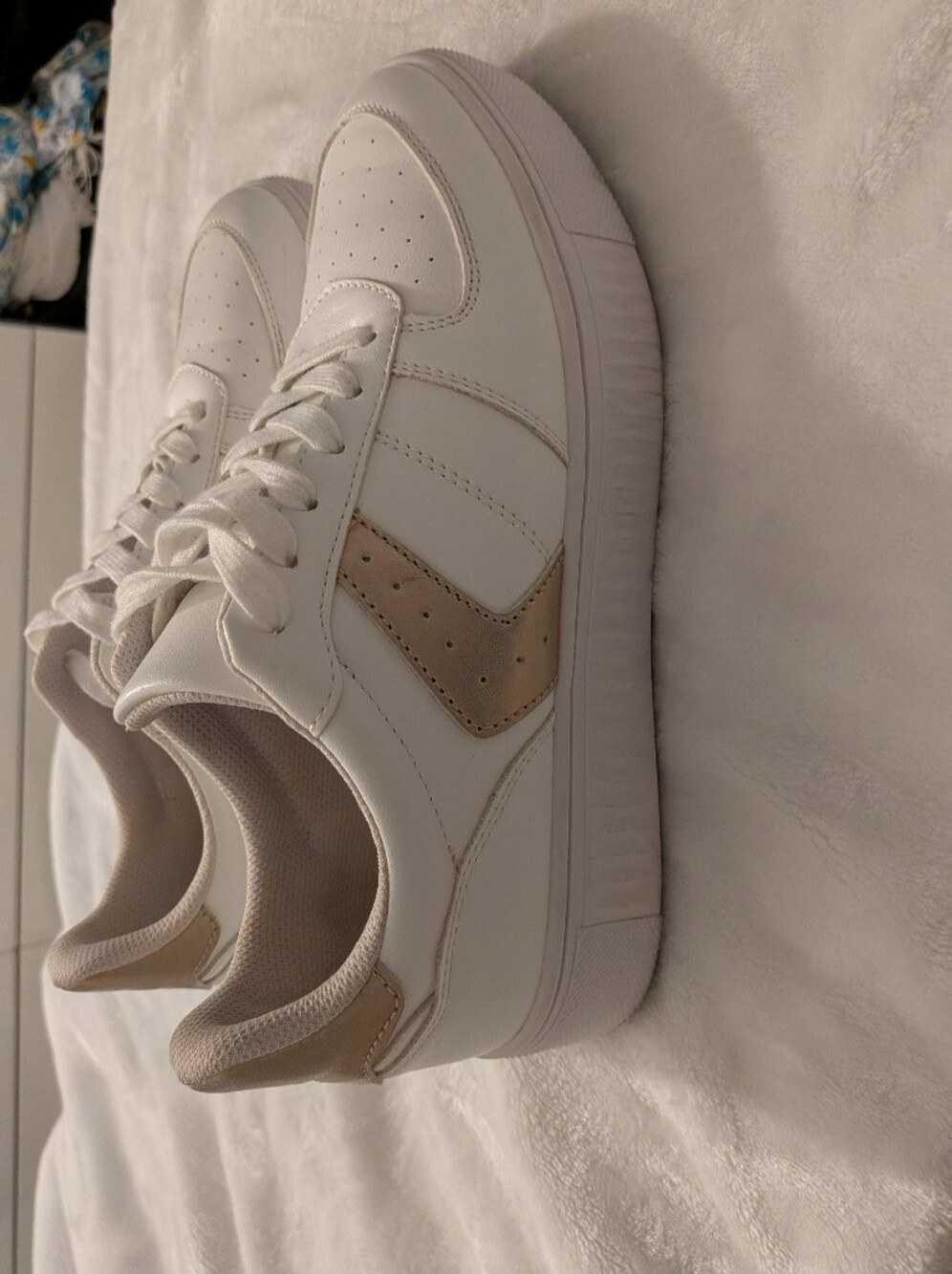 White & Rose Gold Iridescent Sneakers – Size US 9 / EU 39